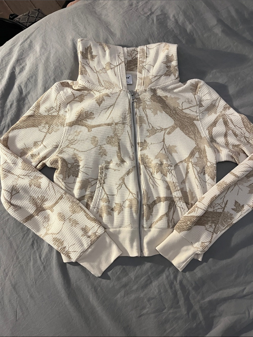 Camo Light Cream Zip sweater